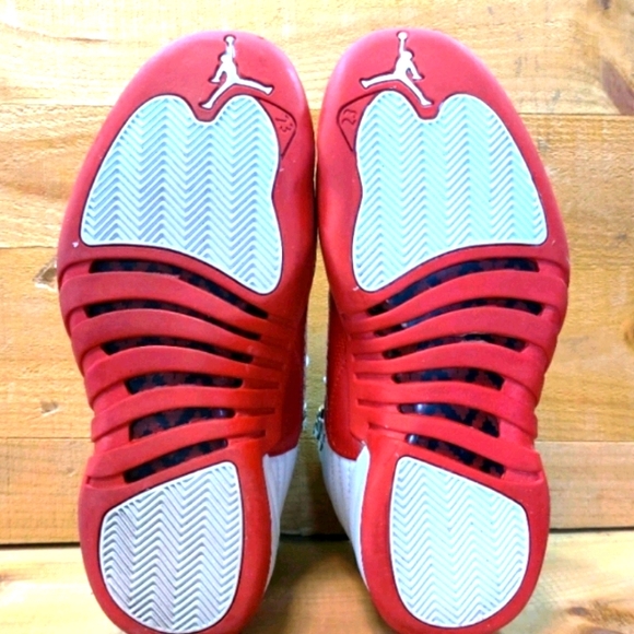 COPY - Jordan cherry 12 - Picture 2 of 6